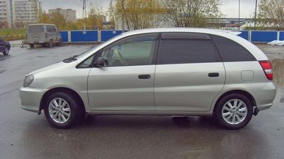 Автостекла Toyota Nadia c установкой в Москве